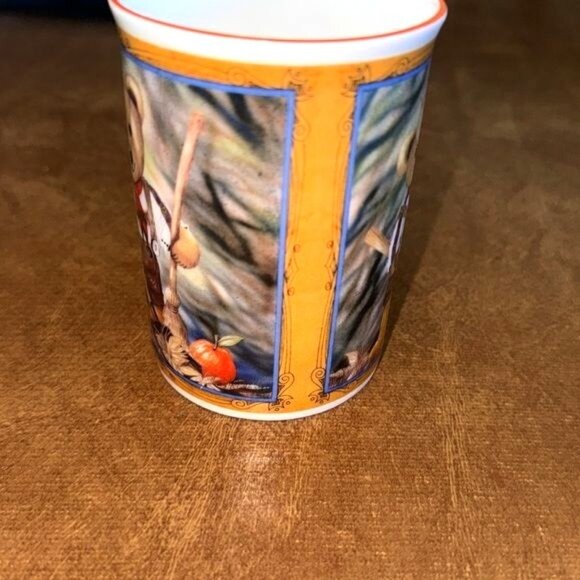 Crown Trent Fine Bone China Teddy Bear Mug - Picture 4 of 7